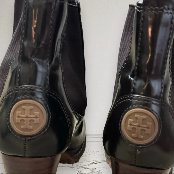 TORY BURCH Patent Leather Chelsea Boots Gold Accent Lug Sole Dark Brown Size 9 - Picture 7 of 12
